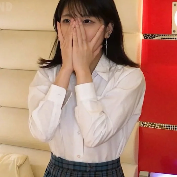 個人撮影 18歳 処女 制服姿のアイドル級美女とプライベートSEX ①+②