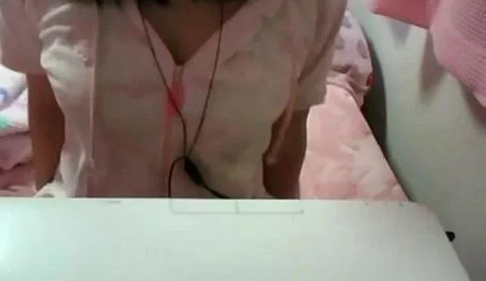 やわらかそうなチチをワシ掴み
