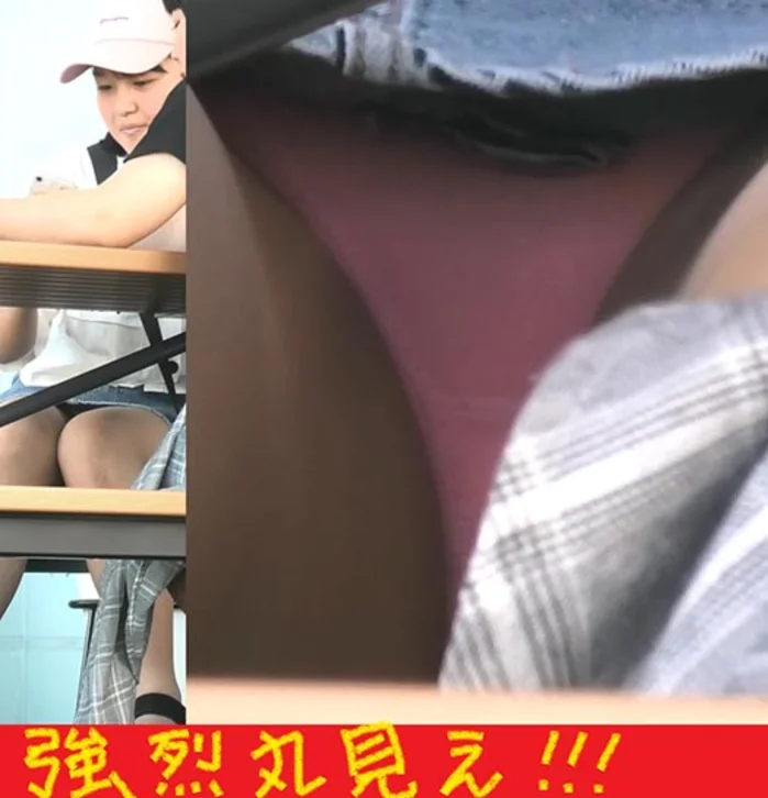 （PC/携帯対応）ピンクパンティ丸見え！！（おまけでもう１名）